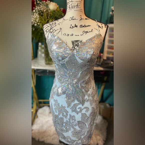 NWT! Sz 11/12 Light Blue & Silver Sequined Prom/Homecoming Dress - Picture 7 of 12